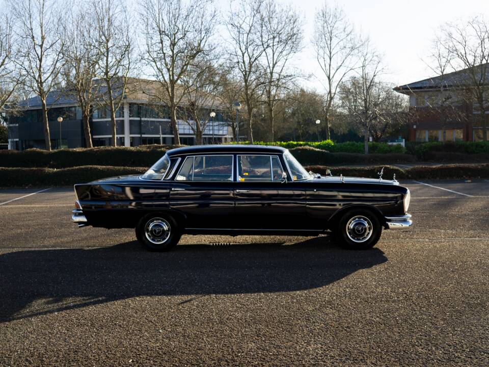 Image 14/29 de Mercedes-Benz 220 SE b (1966)