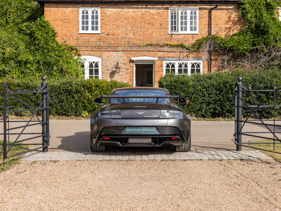 Image 26/66 of Aston Martin Vantage GT8 (2017)