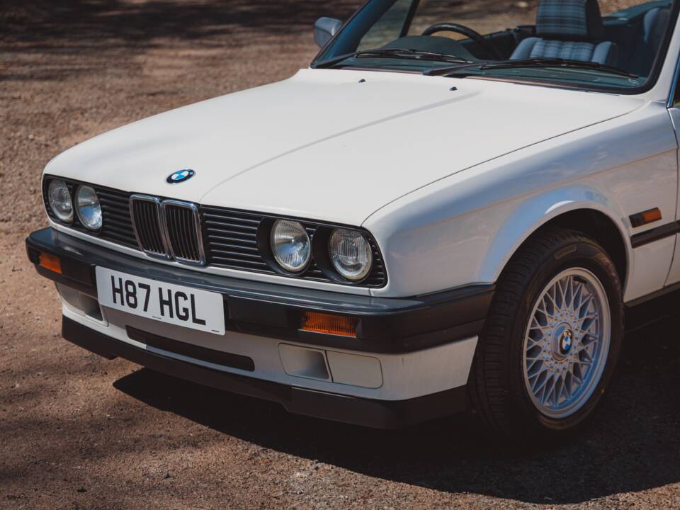 Bild 11/36 von BMW 318i (1991)