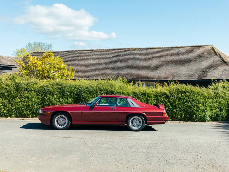 Image 18/50 of Jaguar XJR-S V12 Le Mans (1991)