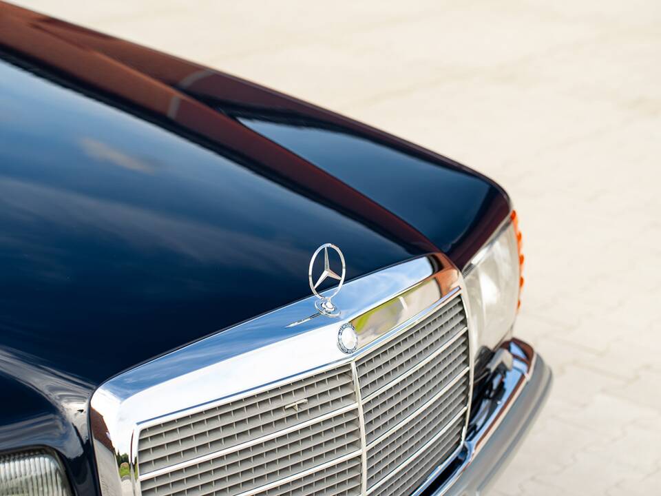 Image 17/72 de Mercedes-Benz 500 SEL (1984)