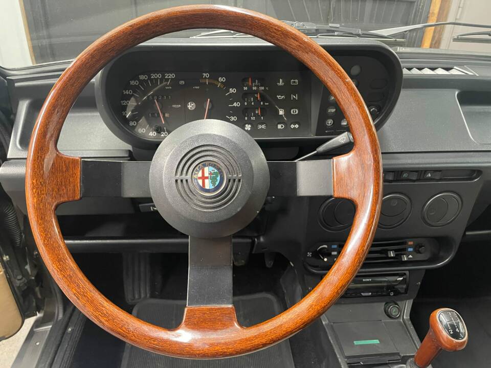 Image 7/20 of Alfa Romeo Giulietta 1.8 (1985)