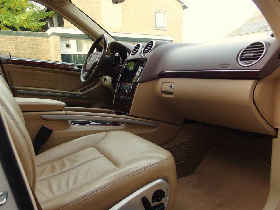 Bild 31/98 von Mercedes-Benz GL 450 4MATIC (2007)