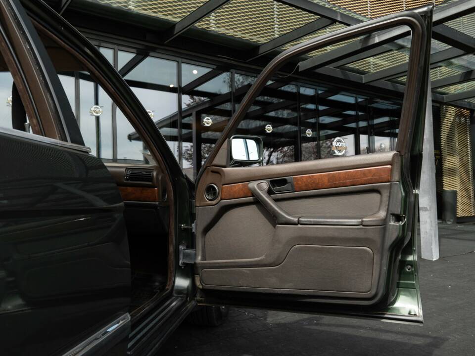 Image 29/36 of BMW 750iL (1989)