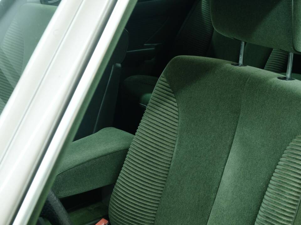 Bild 39/50 von Mercedes-Benz 300 SEL (1986)