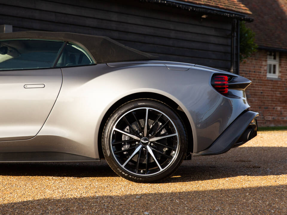 Image 49/99 of Aston Martin Vanquish Zagato Volante (2017)