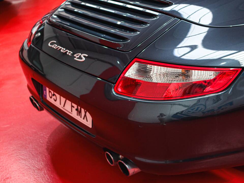 Image 35/48 of Porsche 911 Carrera 4S (2007)