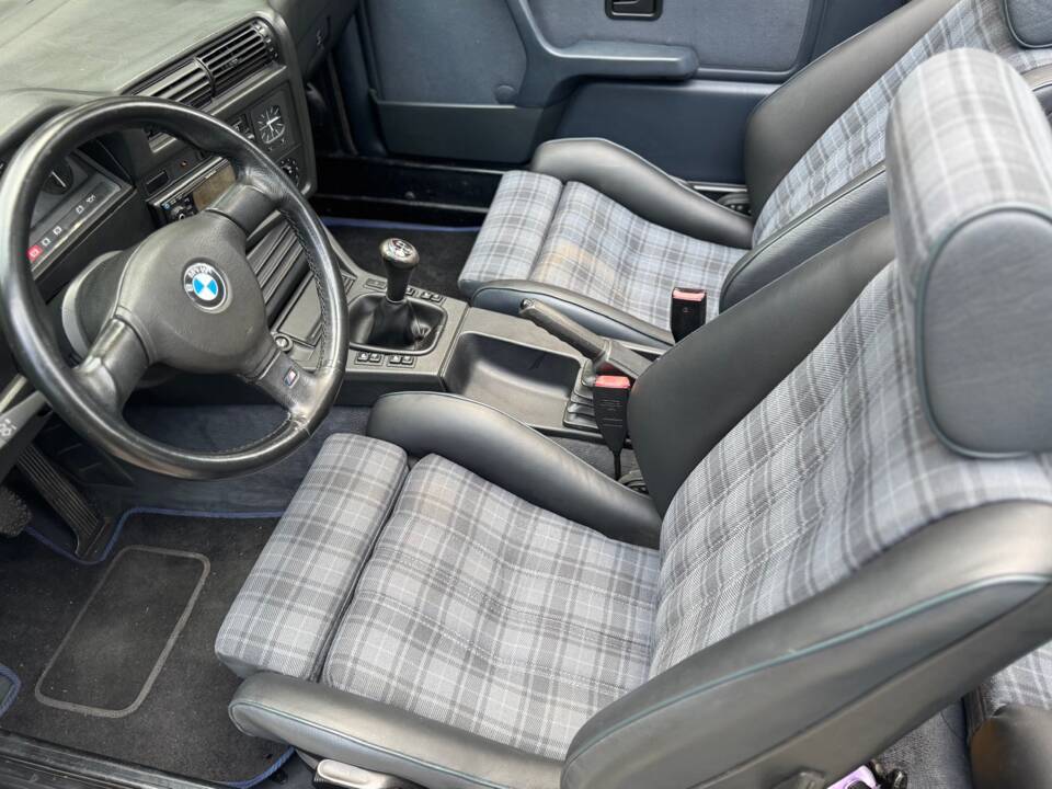 Imagen 30/42 de BMW 325i (1991)