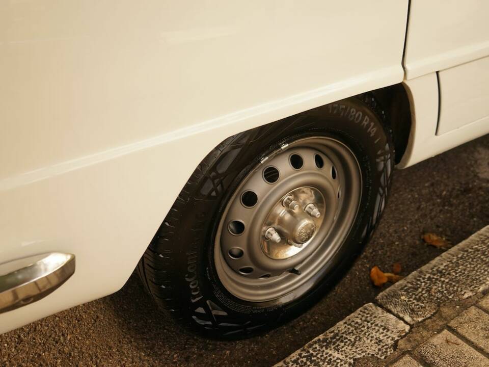 Image 12/100 of Alfa Romeo Giulia Nuova Super 1300 (1977)