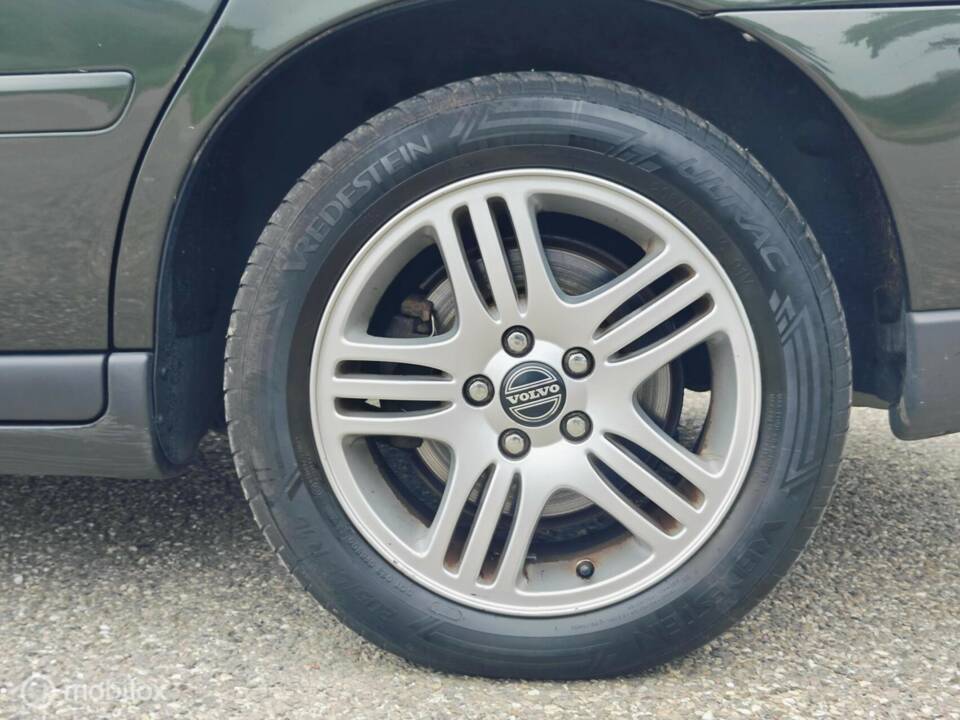 Imagen 9/40 de Volvo V 70 2.4 (2005)