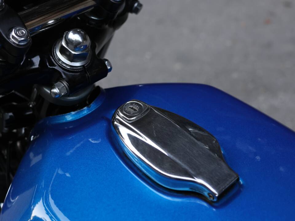 Image 18/33 of Yamaha RD 250 (1976)