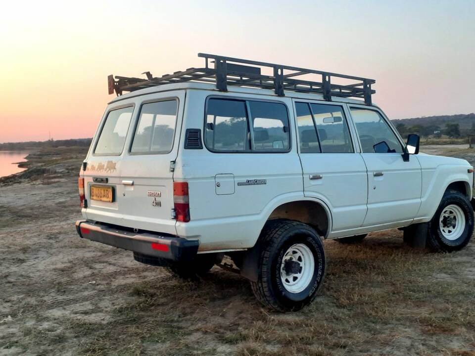 Image 4/61 of Toyota Land Cruiser FJ 62 (1989)