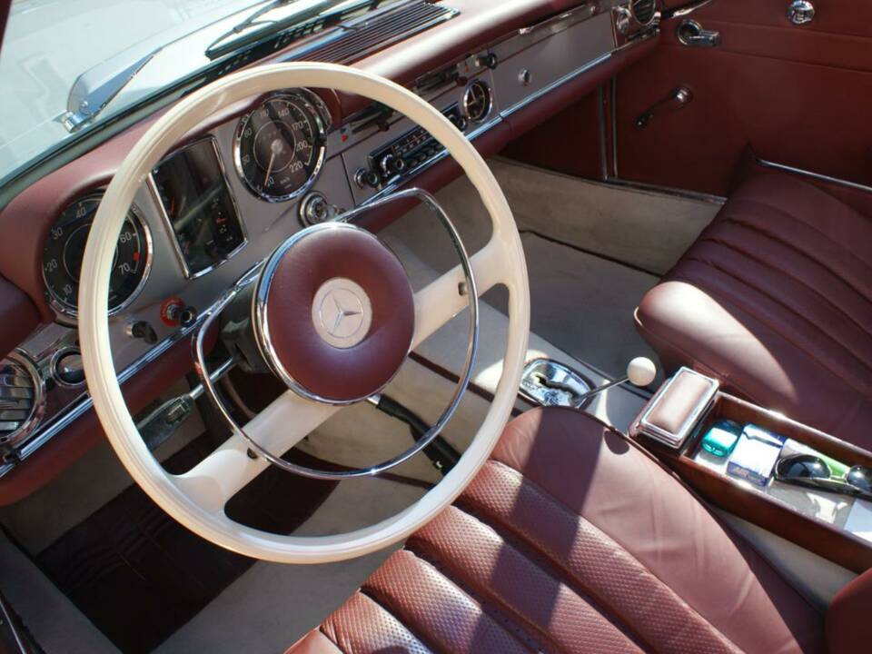 Afbeelding 21/50 van Mercedes-Benz 230 SL (1967)