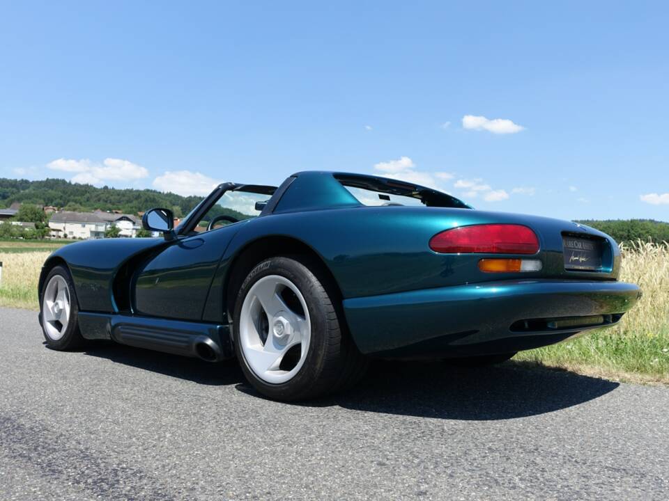 Image 32/35 of Dodge Viper RT/10 (1994)