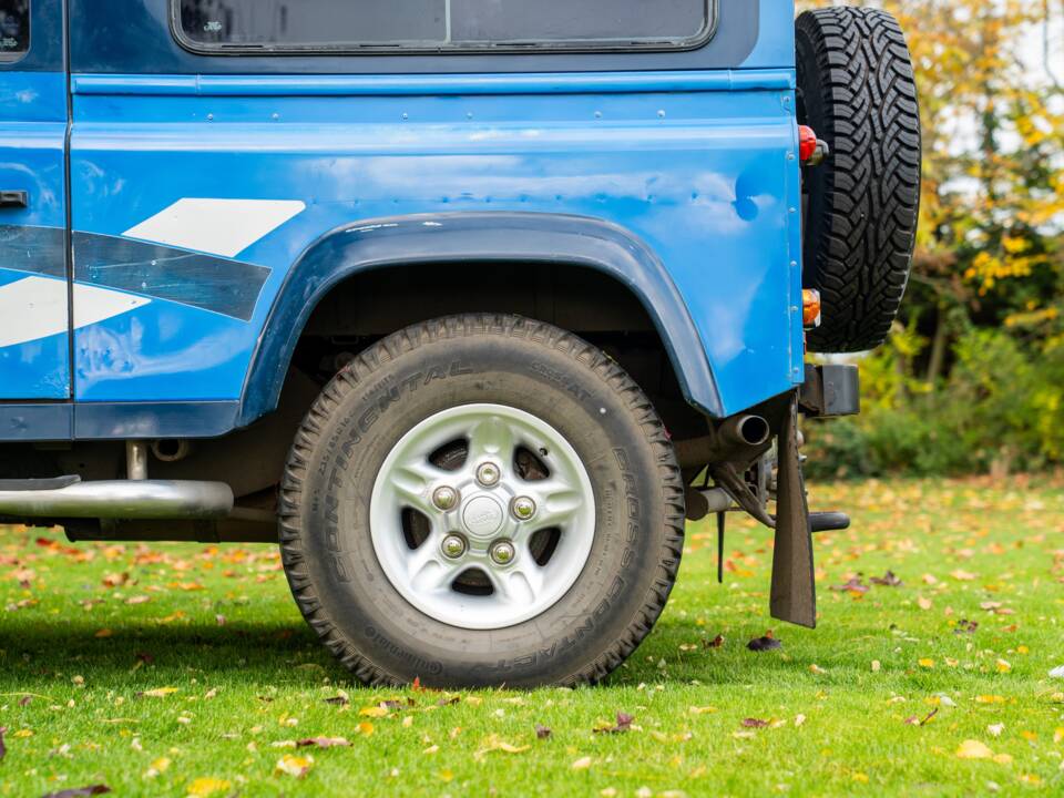 Image 35/50 of Land Rover Defender 90 "50th Anniversary" (1998)