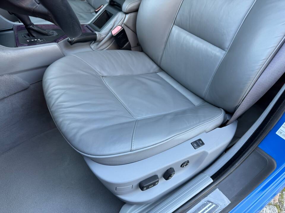 Image 28/100 of BMW 540i Touring (1998)