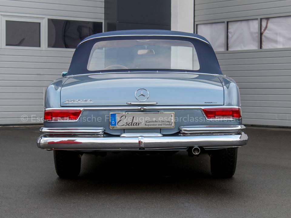 Image 22/40 de Mercedes-Benz 220 SE b (1964)