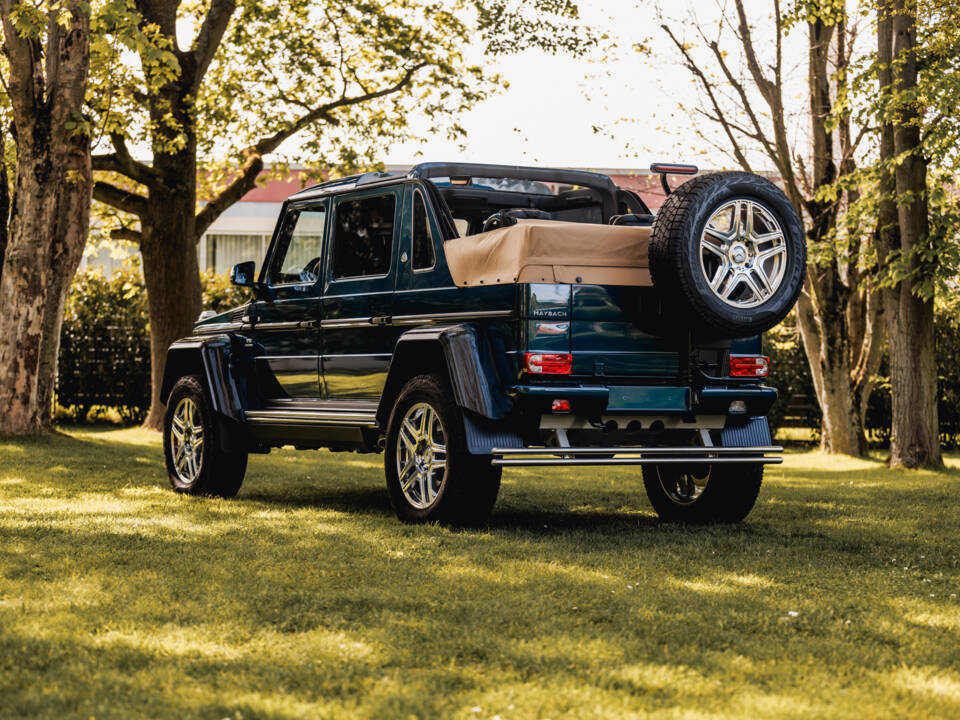 Immagine 11/99 di Mercedes-Benz Maybach G 650 Landaulet (2018)