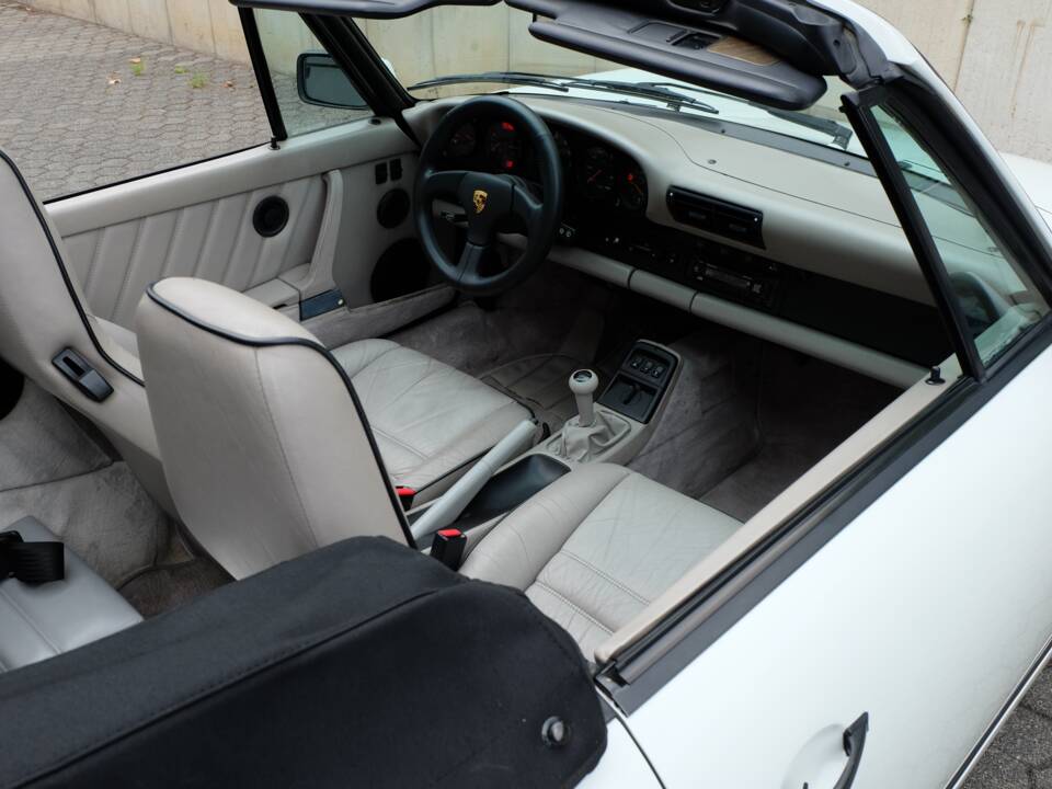 Afbeelding 23/59 van Porsche 911 Carrera 2 (1991)