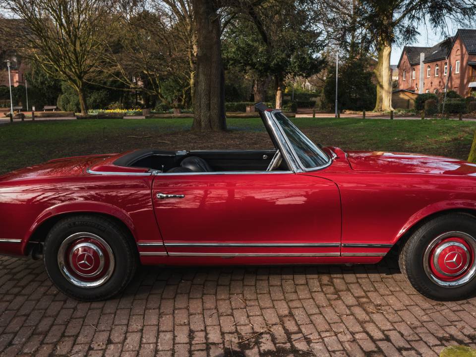 Afbeelding 7/50 van Mercedes-Benz 230 SL (1966)