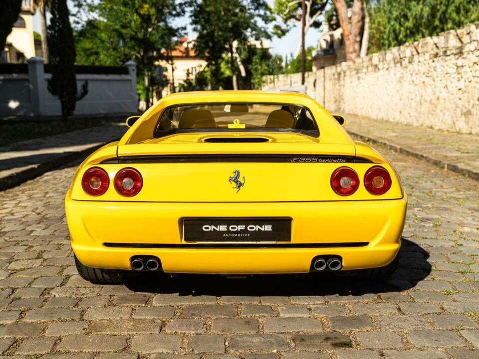 Immagine 7/33 di Ferrari F 355 Berlinetta (1995)