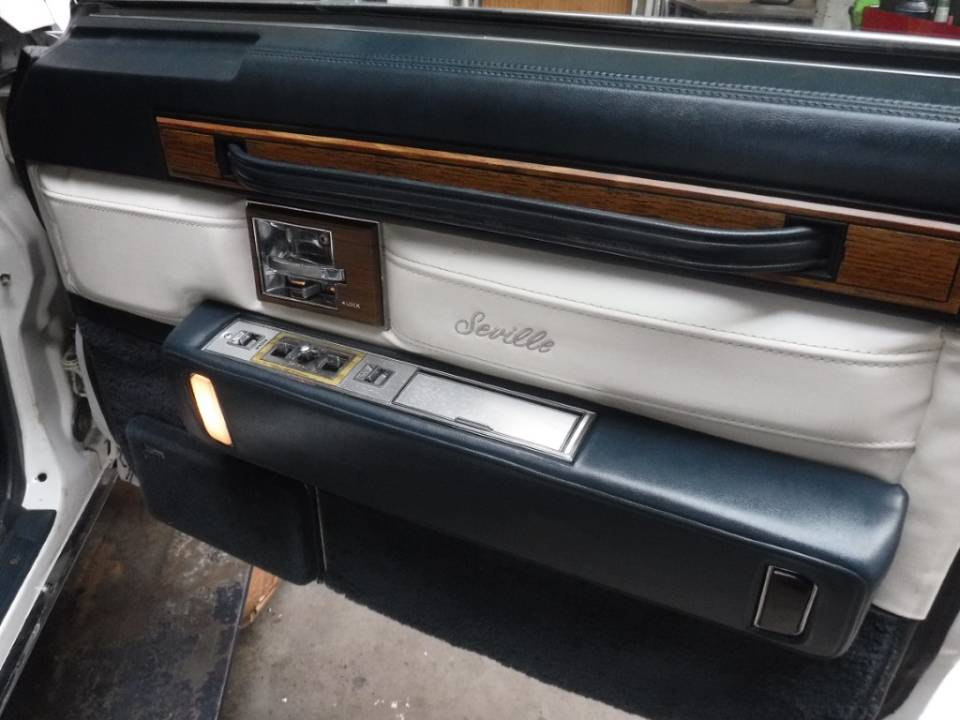 Image 47/50 de Cadillac Seville Sedan 4.1L (1985)