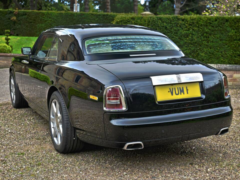 Immagine 8/50 di Rolls-Royce Phantom Coupé (2010)