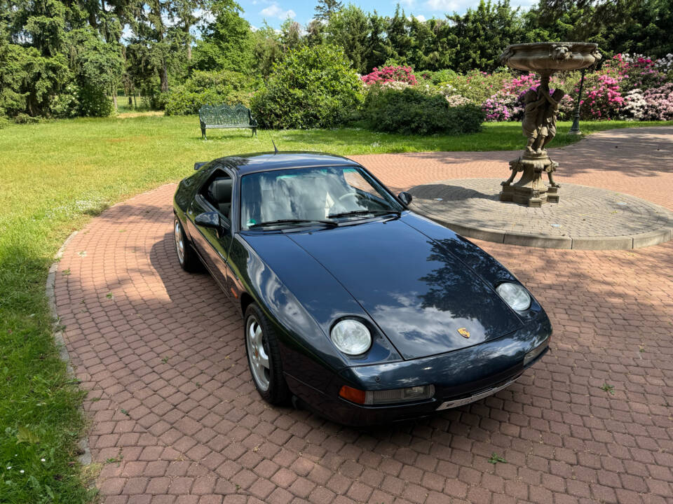 Image 6/77 de Porsche 928 GT (1990)