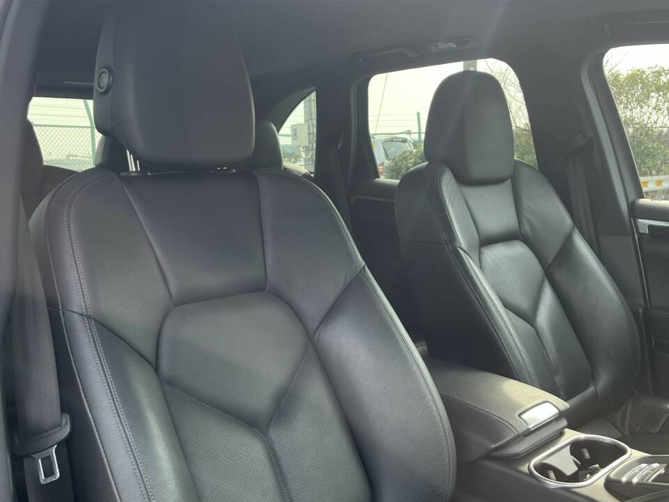 Image 40/63 of Porsche Cayenne S (2010)