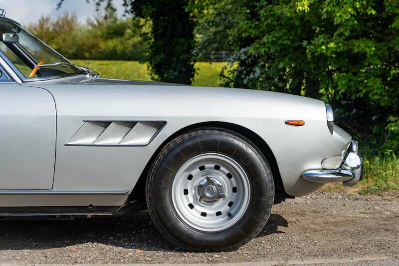 Image 40/49 de Ferrari 330 GT 2+2 (1966)