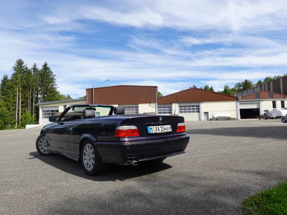 Image 7/21 de BMW 320i (1994)