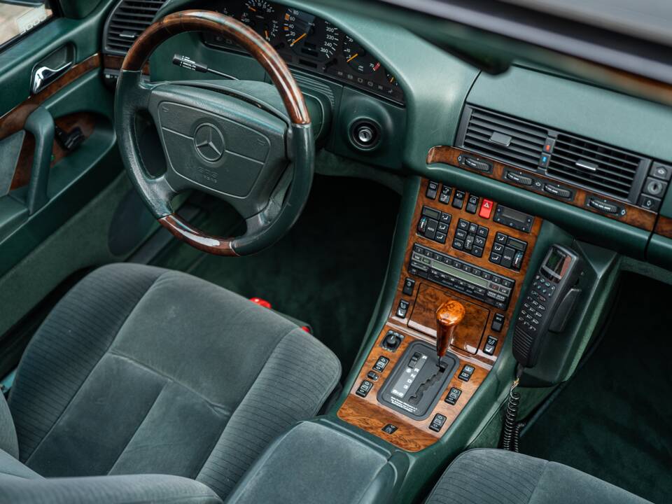 Image 30/54 of Mercedes-Benz 500 SEL (1992)