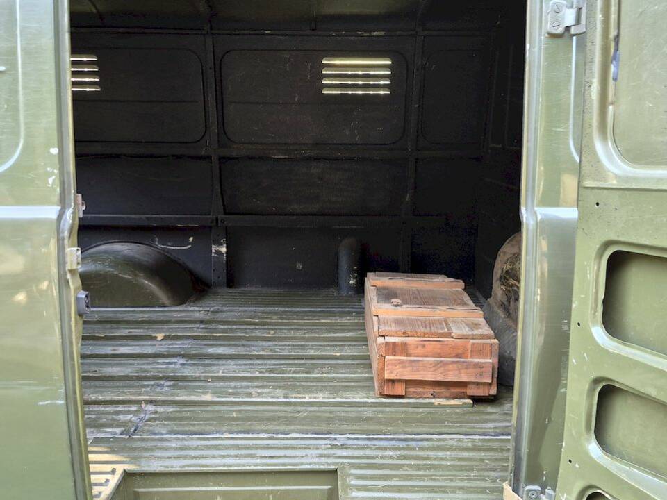 Image 35/51 of UAZ 3741 (1991)