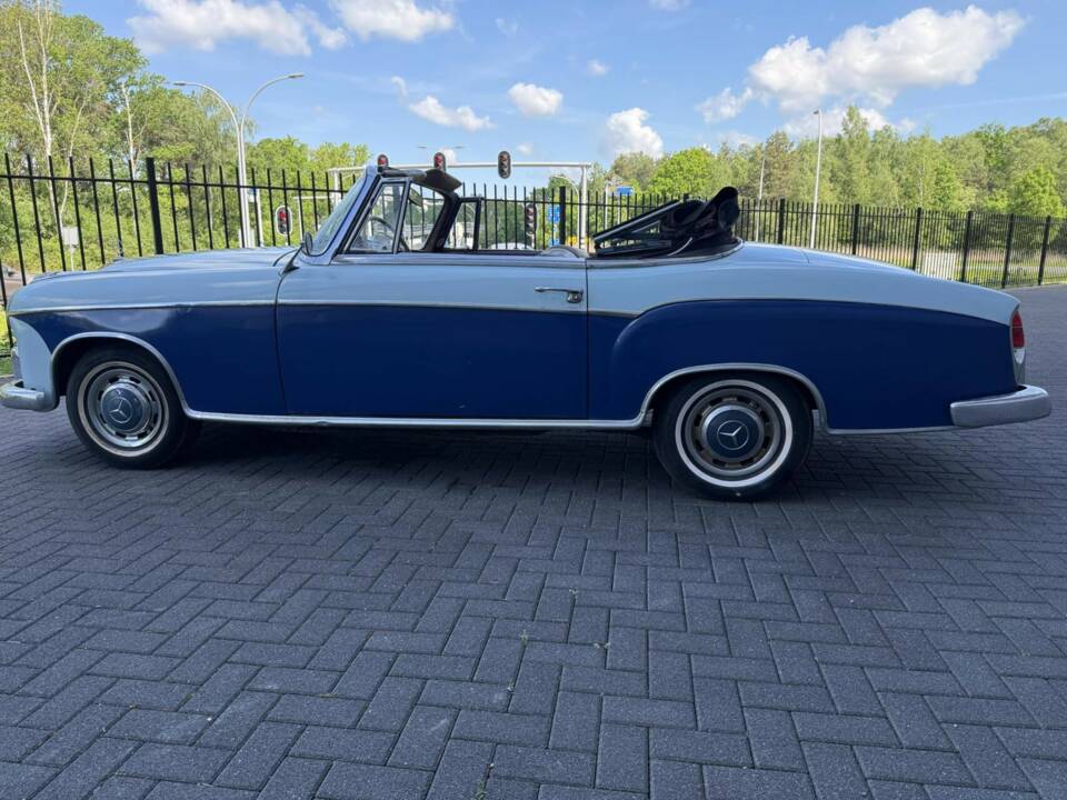 Afbeelding 12/50 van Mercedes-Benz 220 SE Cabriolet (1960)