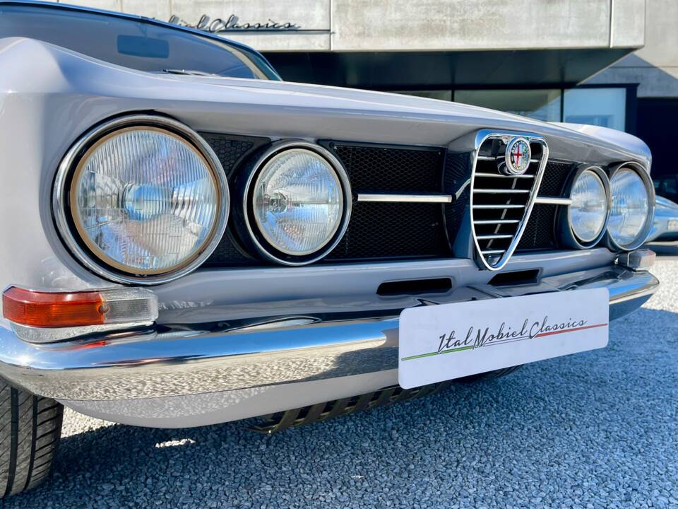 Image 16/47 de Alfa Romeo 1750 GT Veloce (1968)