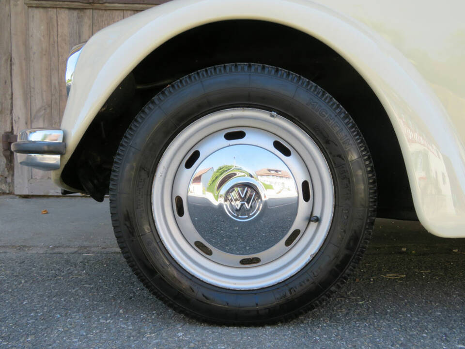 Bild 16/17 von Volkswagen Käfer 1300 (1971)