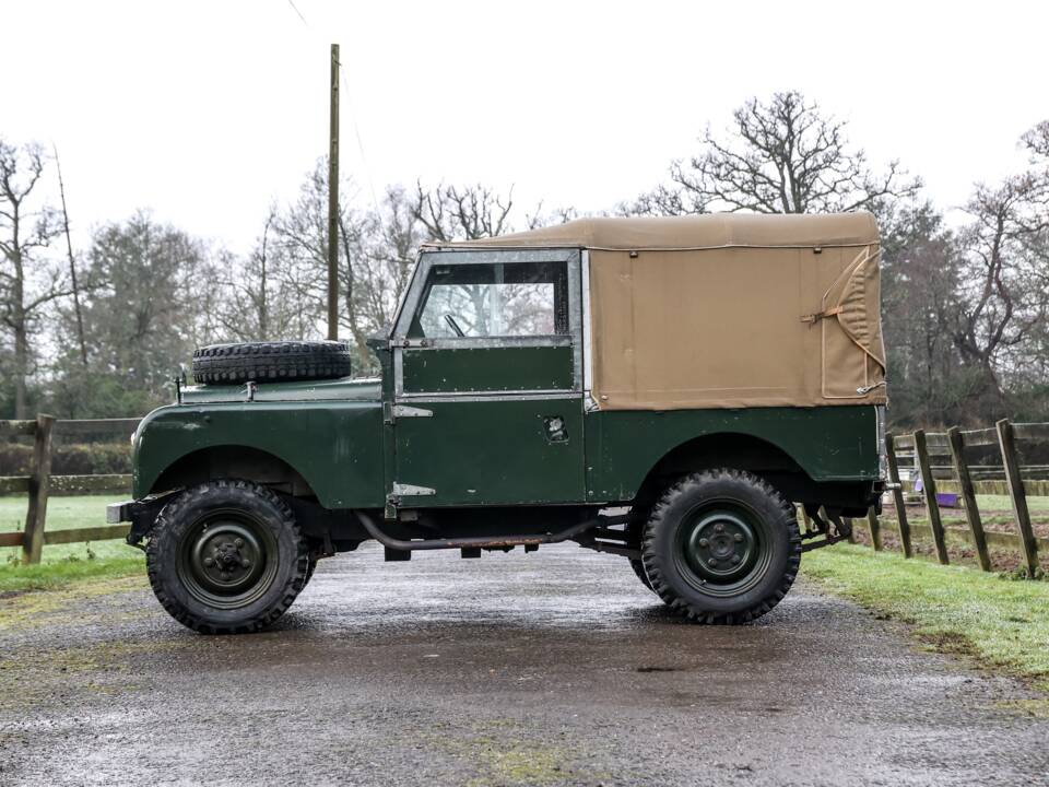 Image 2/27 of Land Rover 88 (1957)