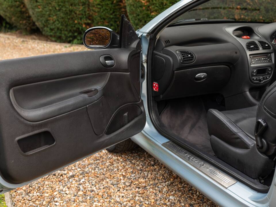 Immagine 18/40 di Peugeot 206 CC 1.6 16V (2003)