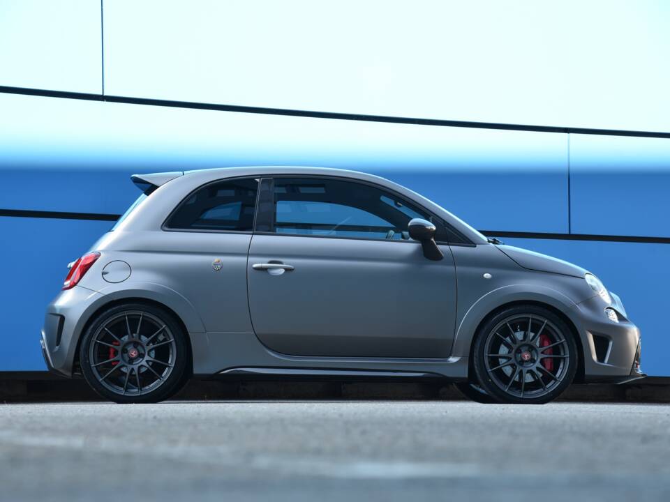 Bild 5/16 von Abarth 695 Biposto (2016)
