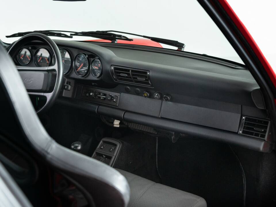 Immagine 31/39 di Porsche 911 Carrera RS (1992)