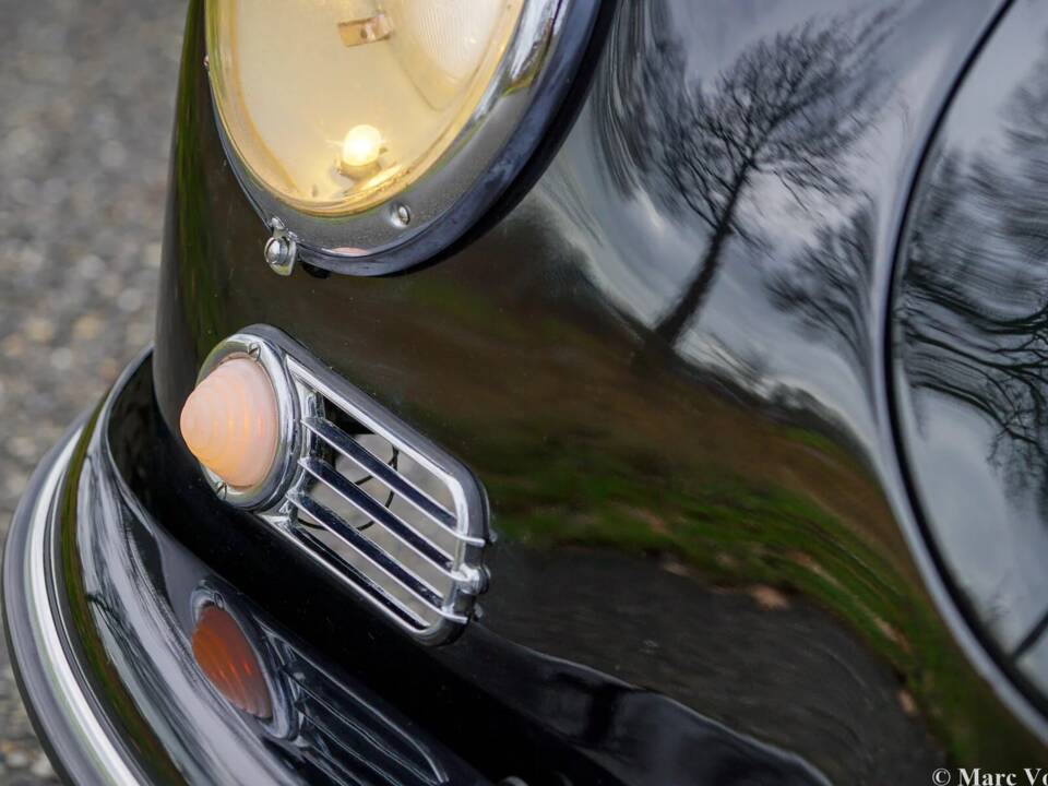 Image 26/49 of Porsche 356 C 1600 (1965)