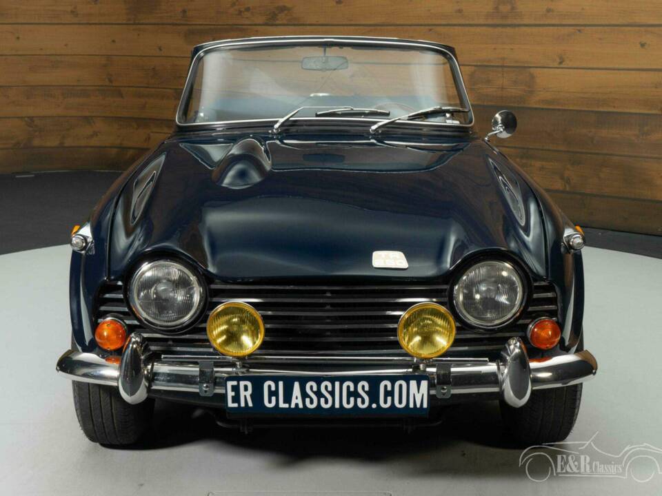 Image 5/19 of Triumph TR 250 (1968)