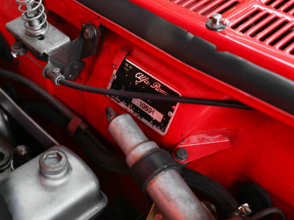 Immagine 38/47 di Alfa Romeo 1300 Spider Junior (1969)