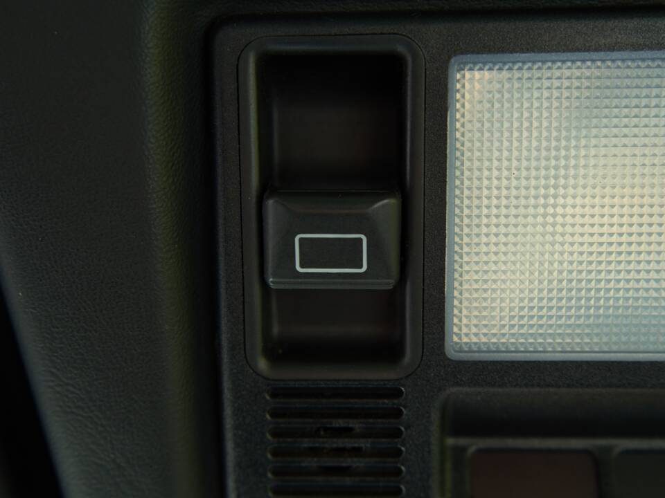 Image 46/63 of Mercedes-Benz 220 E (1993)