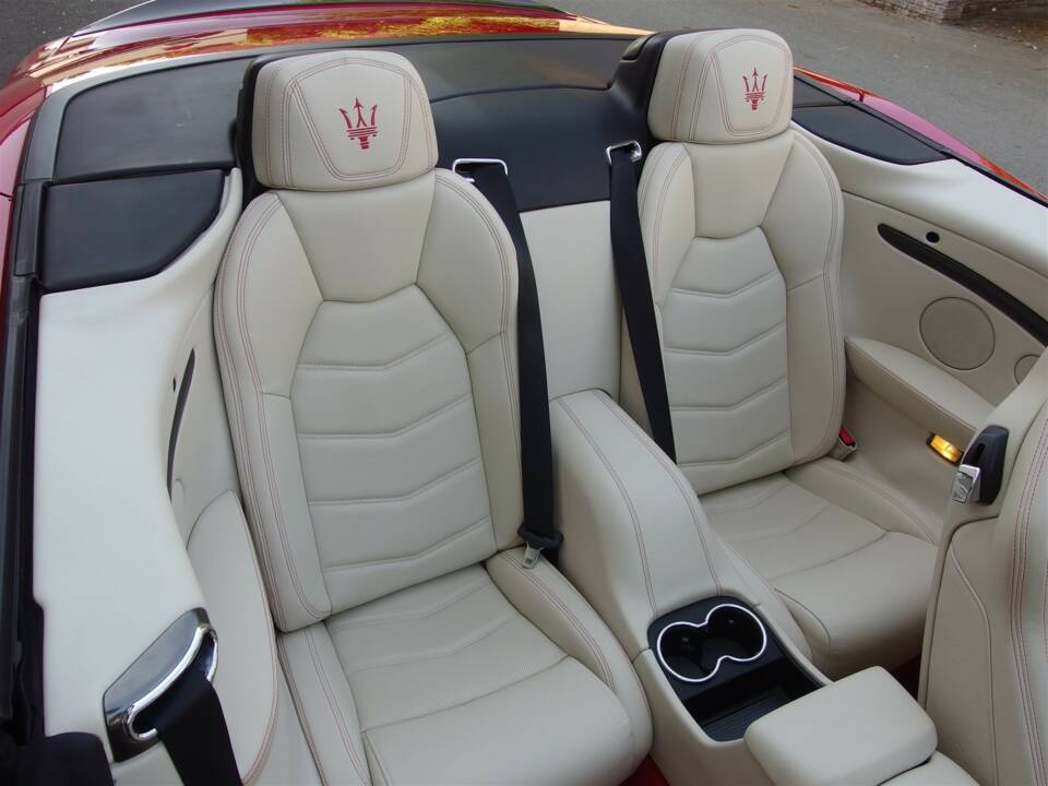 Image 69/99 of Maserati GranCabrio Sport (2015)
