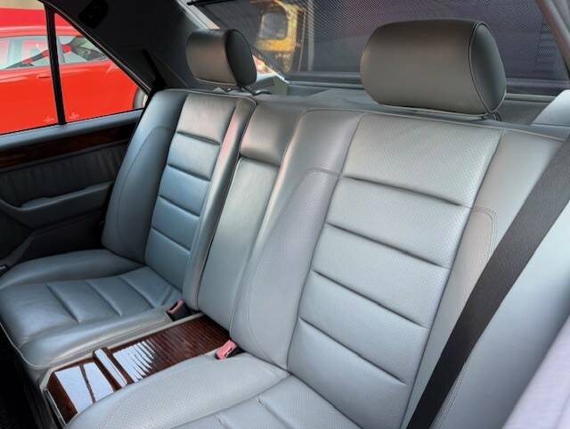 Image 19/27 of Mercedes-Benz E 500 (1994)