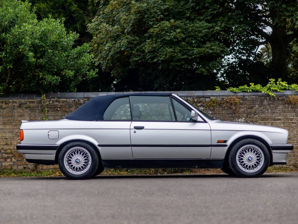 Image 3/45 of BMW 318i (1993)