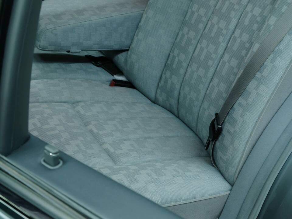 Bild 38/50 von Mercedes-Benz 300 SE (1992)