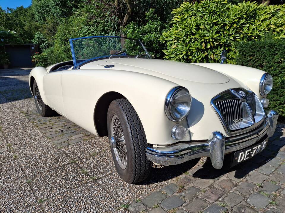 Image 3/22 de MG MGA 1600 (1962)