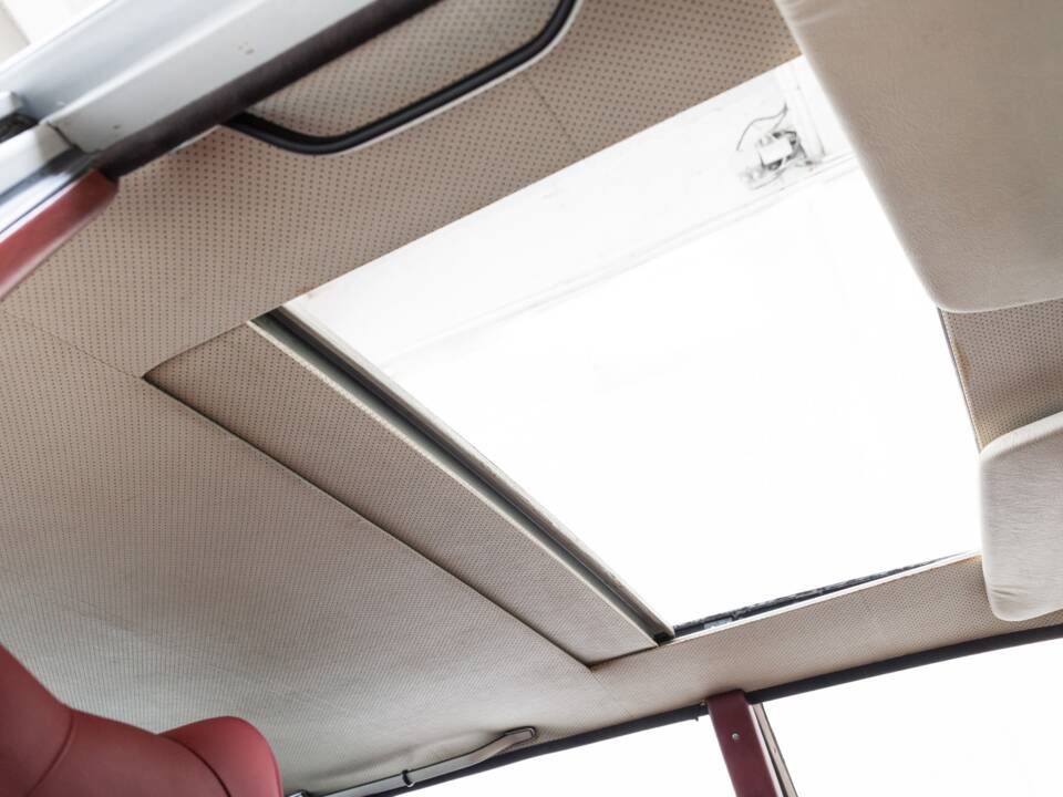 Image 22/27 of Mercedes-Benz 280 SEL 4,5 (1972)